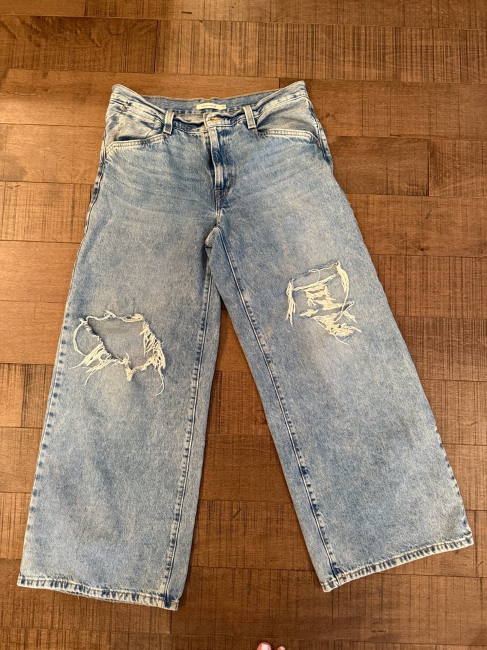 Levi’s women’s ‘94 baggy wide leg 
Distressed Wide-Leg Jeans size 30